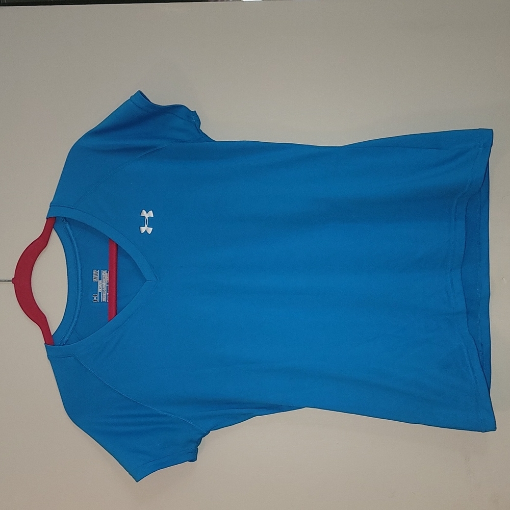 Womens under Armour semi fitted heat gear tshirt